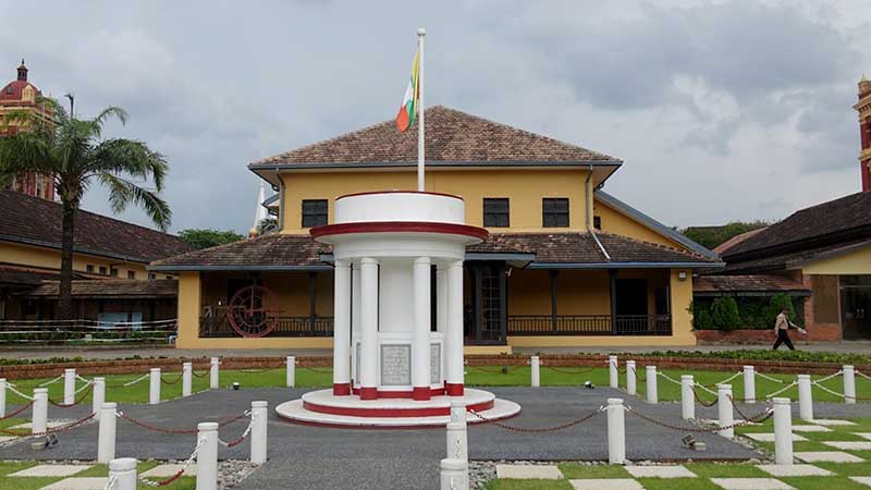 သမိုင်းဝင် အတွင်းဝန်ရုံးဟောင်းကို  ပြတိုက်ကြီးတခုအဖြစ် ဖွင့်လှစ်ရန် ပြင်ဆင်နေ