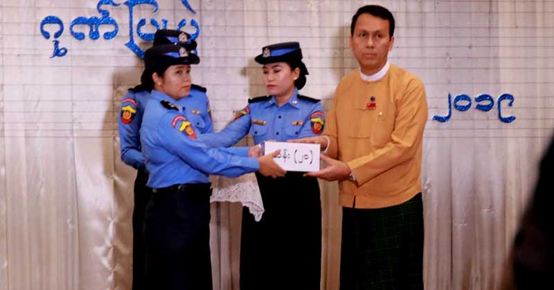 ကွယ်လွန်သွားသည့် မီးသတ်ဦးစီး၊ ရဲဒုတပ်ကြပ်အပါအဝင် မီးသတ်တပ်ဖွဲ့ဝင်များကို ဂုဏ်ပြုဆု ချီးမြှင့်