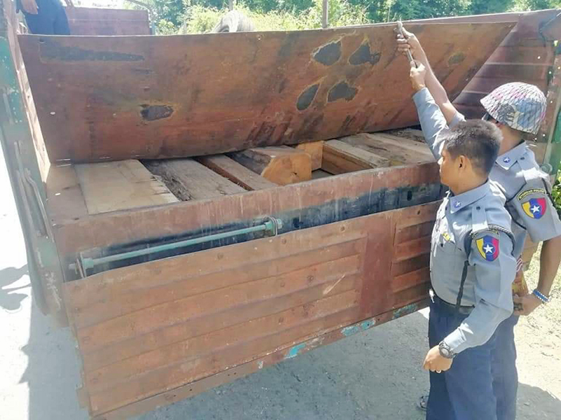 ဆောမြို့နယ်၌ ၁၀ ဘီးယာဉ်တစီးပေါ်မှ တရားမဝင် ကျွန်းသစ်များဖမ်းမိ