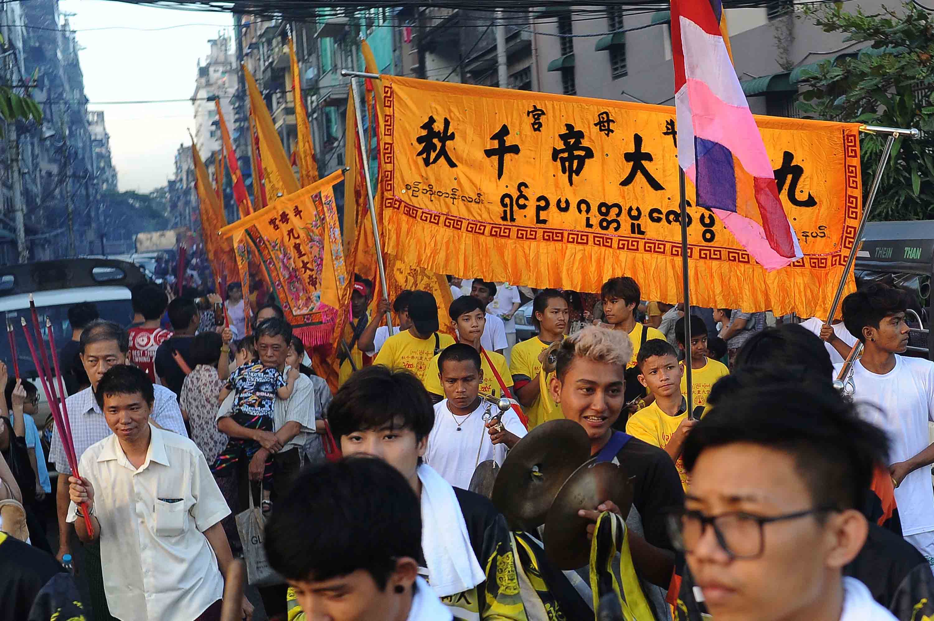 စဉ့်အိုးတန်းဆိပ်ကမ်း ရှင်ဥပဂုတ္တပူဇော်ပွဲနှင့် ရေမျှောပွဲ (ဓာတ်ပုံ) 
