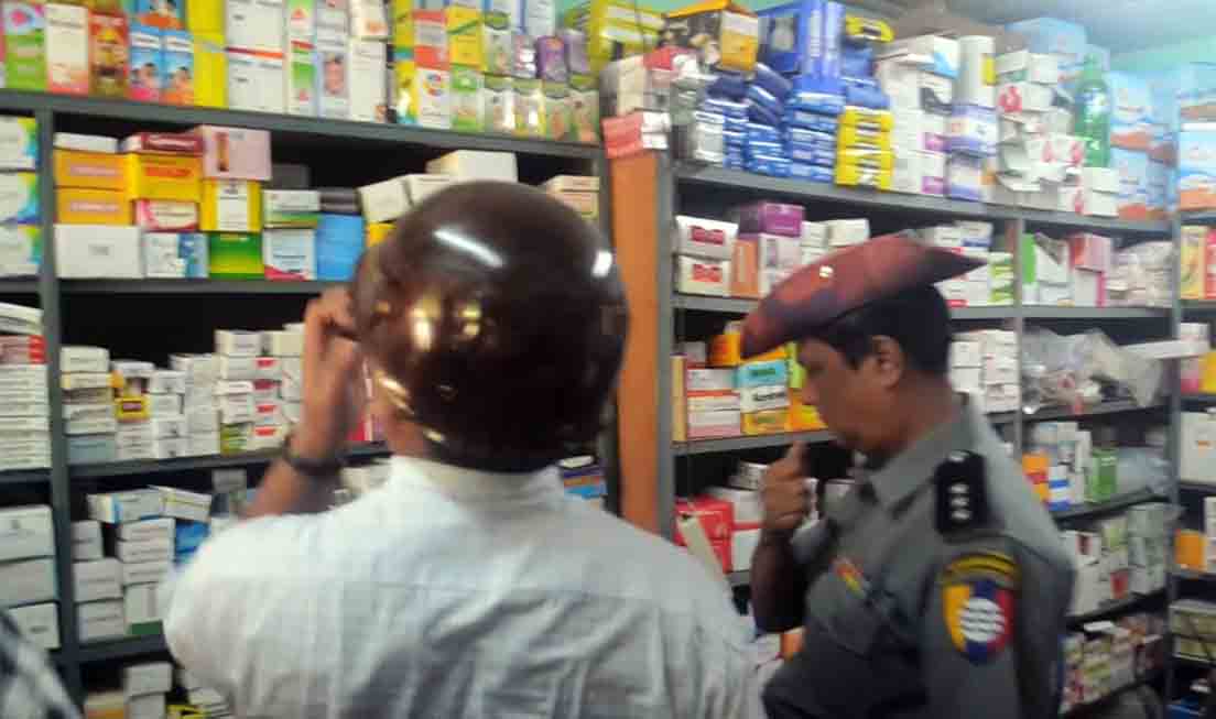 ရန်ကုန်တွင် ခွင့်ပြုချက်မှတ်ပုံတင်မရှိဘဲ ရောင်းချနေသည့် ဆေးဆိုင်များ စစ်ဆေးတွေ့ရှိ 