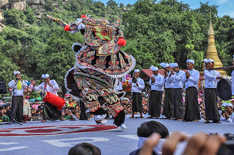 ကျောက်ဆည်မြို့ ရိုးရာ ဆင်အလှူတော်နဲ့ဆင်အကအလှပြိုင်ပွဲ (ဓာတ်ပုံ) 