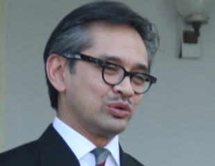 အင္ဒိုနီး႐ွား နိုင္ငံျခားေရးဝန္ၾကီး ရခိုင္ျပည္နယ္႐ွိ ဒုကၡသည္စခန္းမ်ားကုိ သြားေရာက္