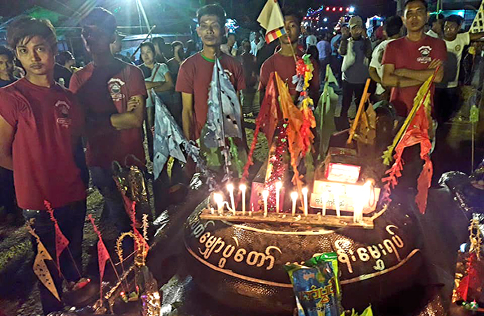 ထားဝယ်ရိုးရာ သပိတ်မျှောပွဲ (ဓာတ်ပုံ)