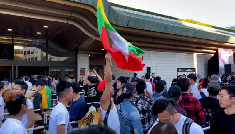 အောင်လအန်ဆန်းကို လာအားပေးသည့် ဂျပန်ရောက် မြန်မာနိုင်ငံသားများ (ရုပ်သံ)