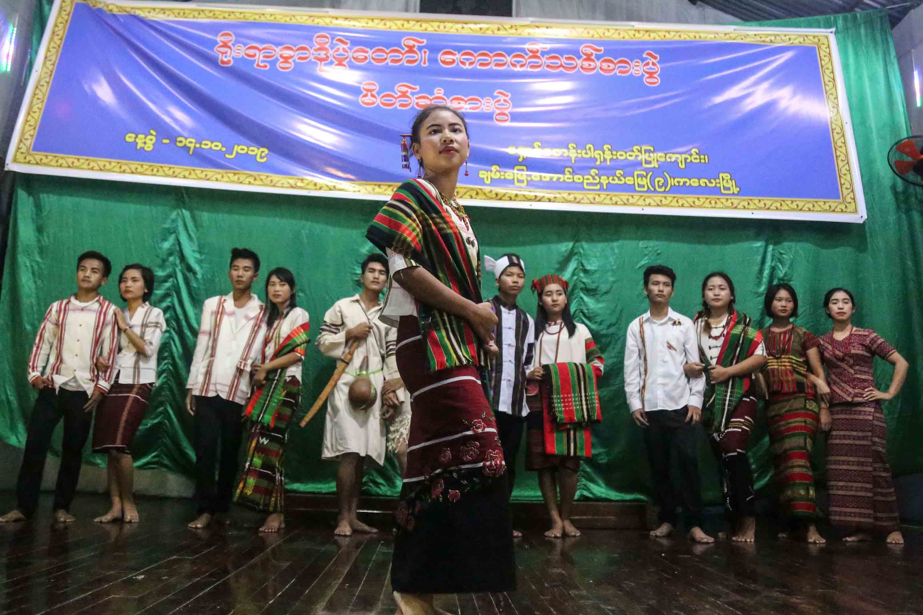 ကလေးမြို့တွင်ကျင်းပသည့် ခွာဒိုပွဲတော် ကောက်သစ်စားပွဲ (ဓာတ်ပုံ)  