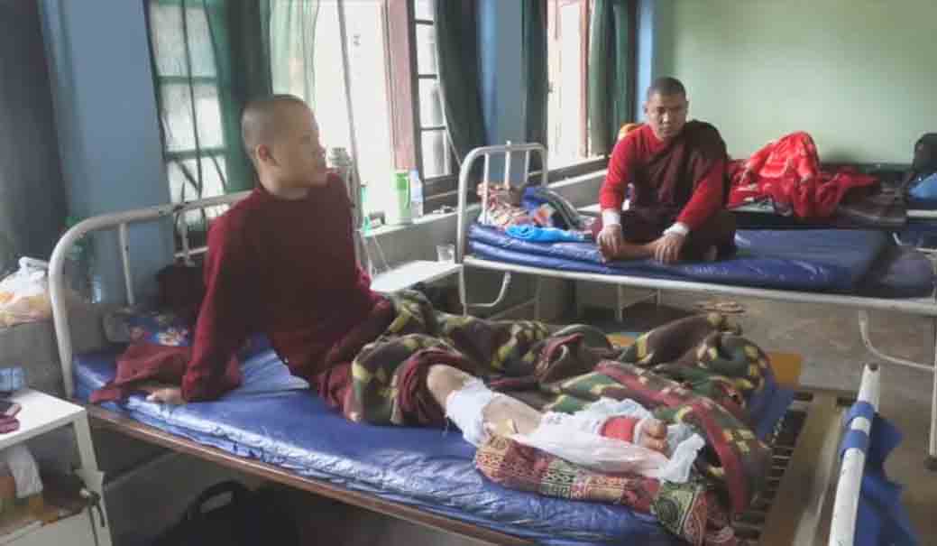 နမ့်ဆန်မြို့နယ်တွင် ဆိုင်ကယ်စီးလာသည့် သံဃာတော် ၃ ပါး မိုင်းနင်းမိပြီး ဒဏ်ရာရ