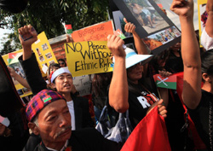ကခ်င္ေဒသ ထုိးစစ္ဆင္မႈ ရပ္ဆုိင္းရန္ ဘန္ေကာက္တြင္ ဆနၵျပ