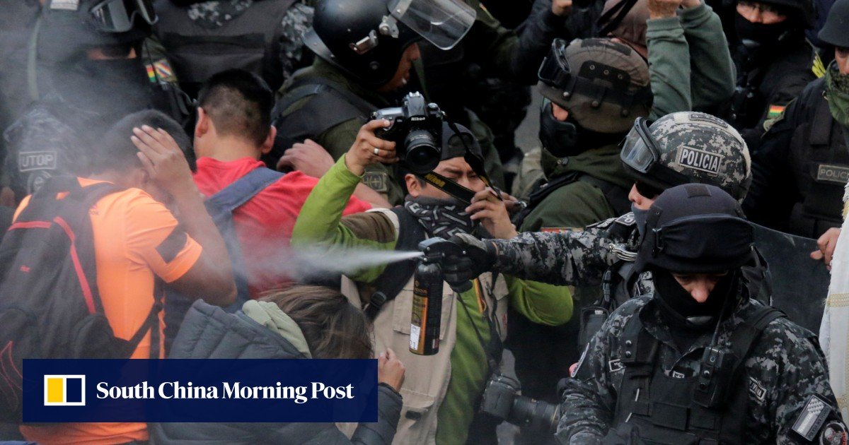 ဘိုလီးဗီးယားတွင် လက်ရှိသမ္မတနှင့် သမ္မတကိုယ်စားလှယ်လောင်း ထောက်ခံသူ နှစ်ဖွဲ့ အဓိကရုဏ်း ဖြစ်