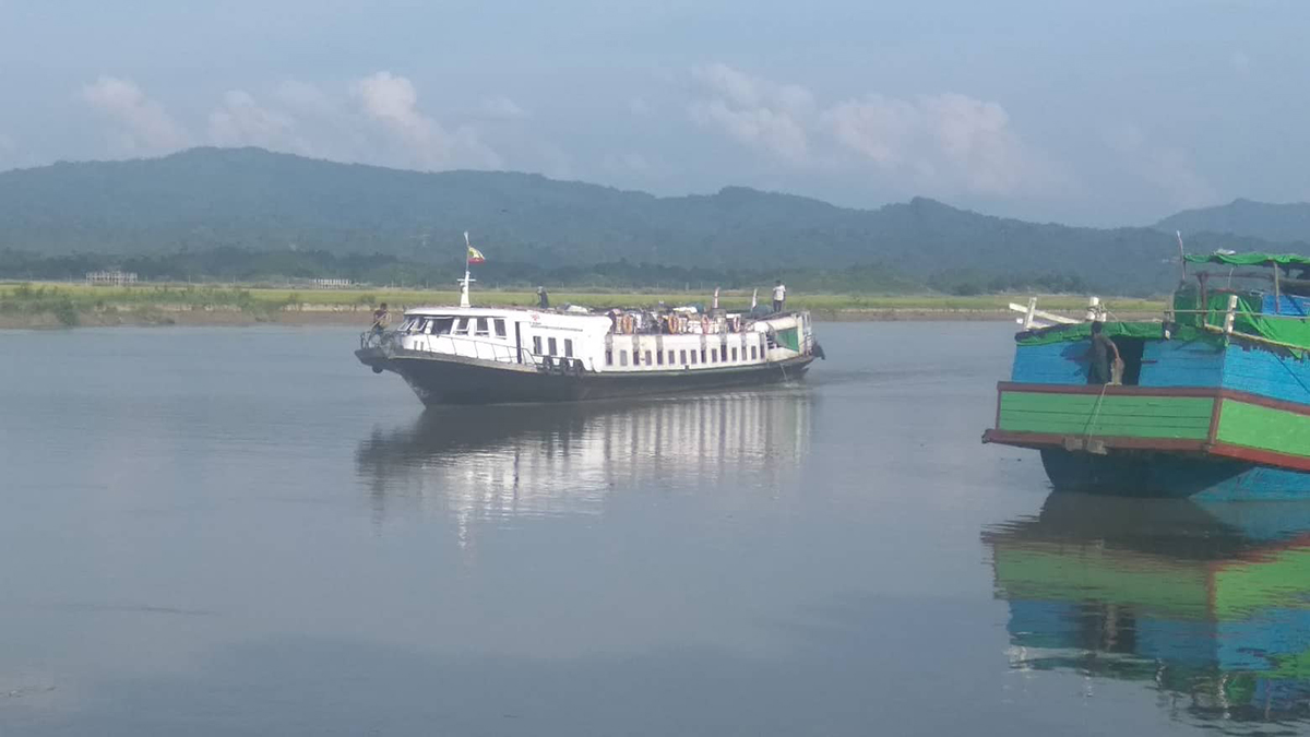 ရွှေနဒီ အမြန်ရေယာဉ်ပေါ် လိုက်ပါလာသည့် ရဲတပ်ဖွဲ့ဝင်များ ဖမ်းဆီးခံရ