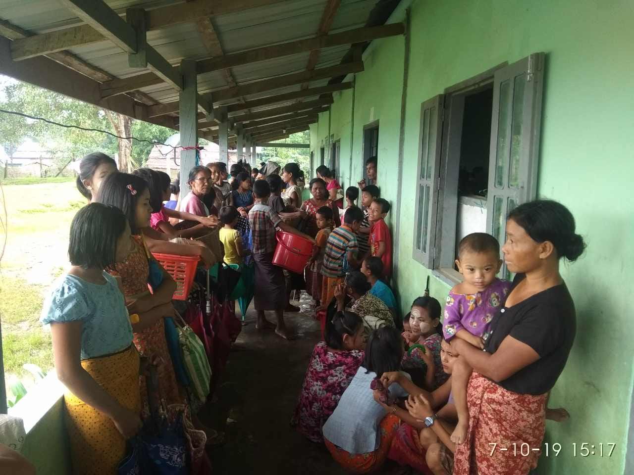 တိုက်ပွဲကြောင့် ပိတ်မိနေသည့် စည်တောင်ရွာသားများကို ဘေးလွတ်ရာ ပို့ဆောင် 