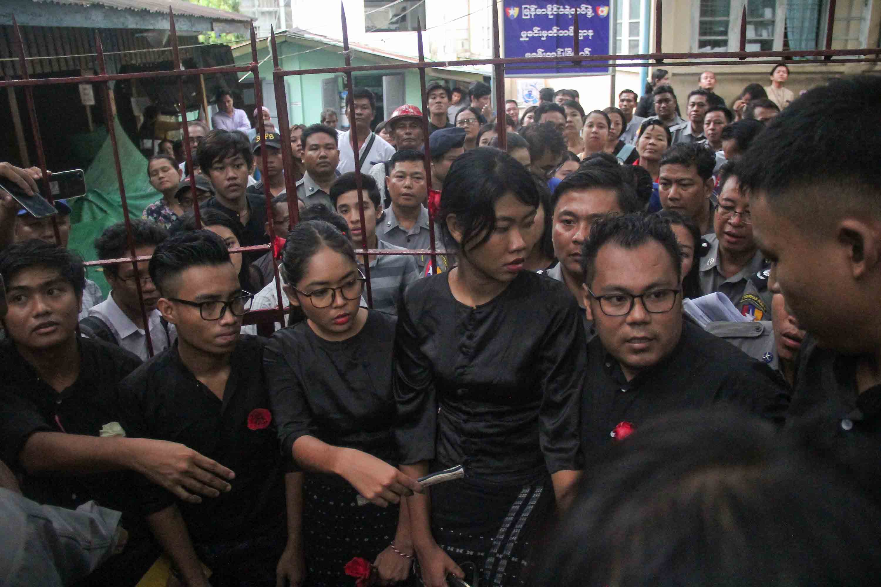 တပ်မတော်ဂုဏ်သိက္ခာထိခိုက်စေသဖြင့် ဒေါင်းတို့မျိုးဆက်သံချပ်အဖွဲ့ဝင်များကို ထောင်ဒဏ် ၁ နှစ်စီ အမိန့်ချ