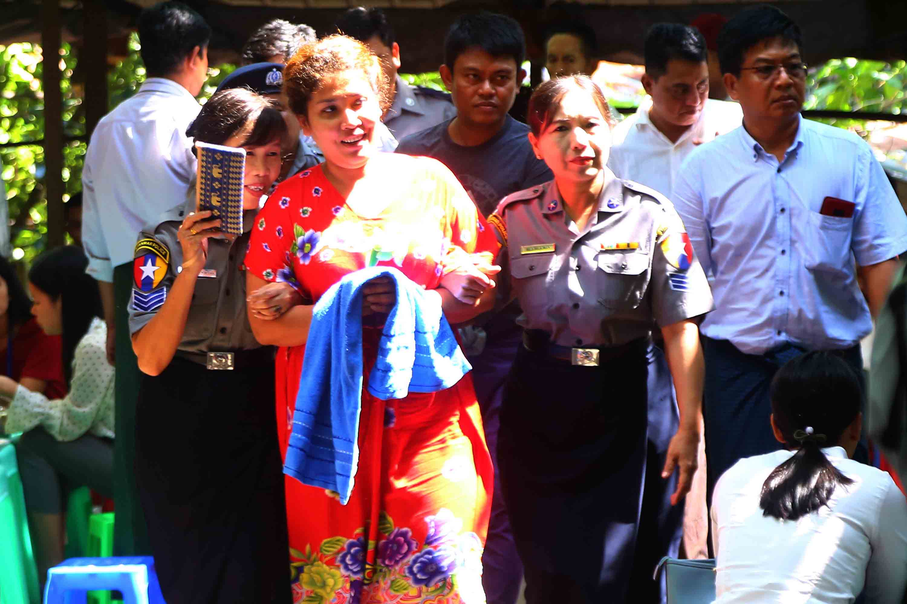 အေအေစစ်ဦးစီးချုပ်၏ ညီမနှင့် ယောက်ဖဖြစ်သူကို ရုံးထုတ်တရားစွဲ (ဓာတ်ပုံ)