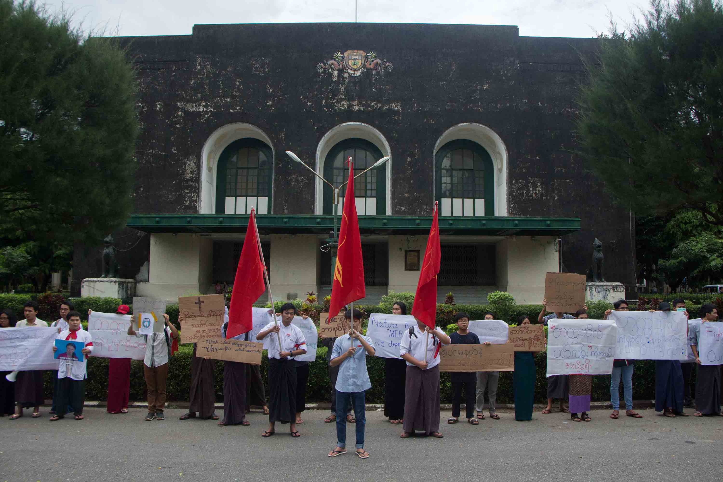 ရန်ကုန်တက္ကသိုလ်ပတ်လမ်းဖောက်ခြင်းနှင့် အပင်ခုတ်ခြင်းရပ်ဆိုင်းရန် ပညာရေးဌာန သဘောတူ 