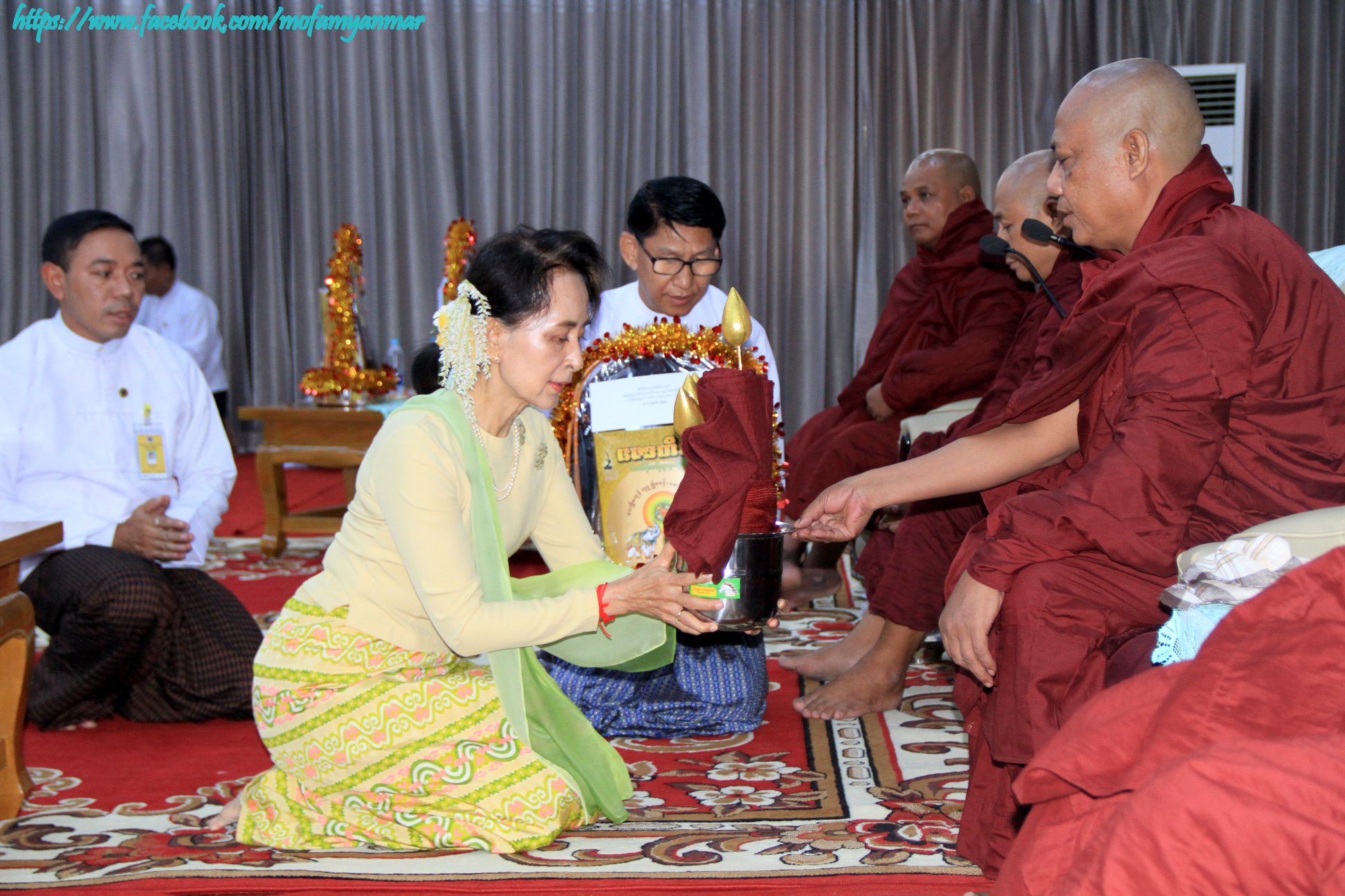 နိုင်ငံခြားရေးဌာနနှင့် အပြည်ပြည်ဆိုင်ရာ ပူးပေါင်းဆောင်ရွက်ရေးဌာန ကထိန်သင်္ကန်းကပ် (ဓာတ်ပုံ)