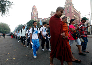 ရန္ကုန္- လိုင္ဇာ ျငိမ္းခ်မ္းေရးခရီး႐ွည္ လမ္းေလွ်ာက္ပြဲစတင္- ေမးျမန္းခ်က္