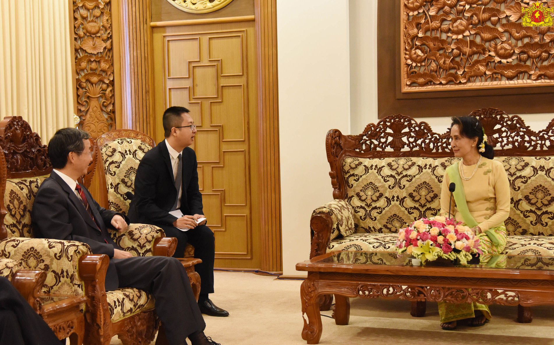 အတိုင်ပင်ခံပုဂ္ဂိုလ်နှင့် ကာချုပ်တို့ကို တရုတ်ကိုယ်စားလှယ်သီးခြားတွေ့ဆုံ၊ ငြိမ်းချမ်းရေးကိစ္စ ဆွေးနွေး
