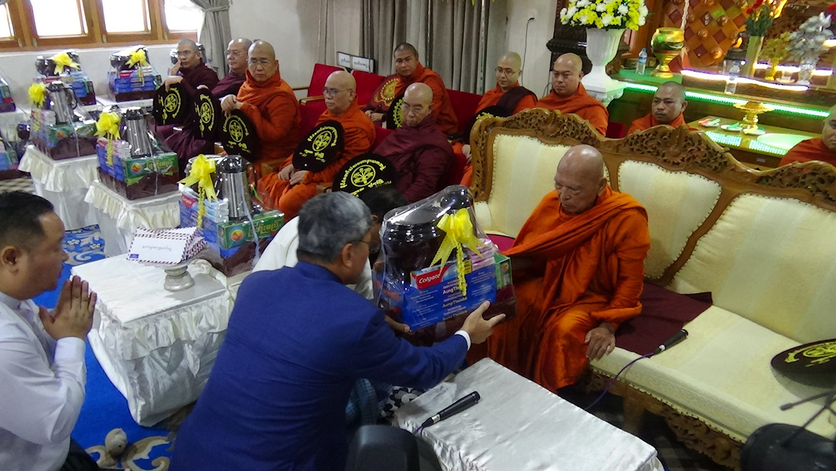 တရုတ်သံအမတ်ကြီးနှင့်တရုတ်အသင်းအဖွဲ့များ သံဃမဟာနာယကအဖွဲ့ကို ကျပ်သိန်း ၁၀၀ ကျော်လှူ