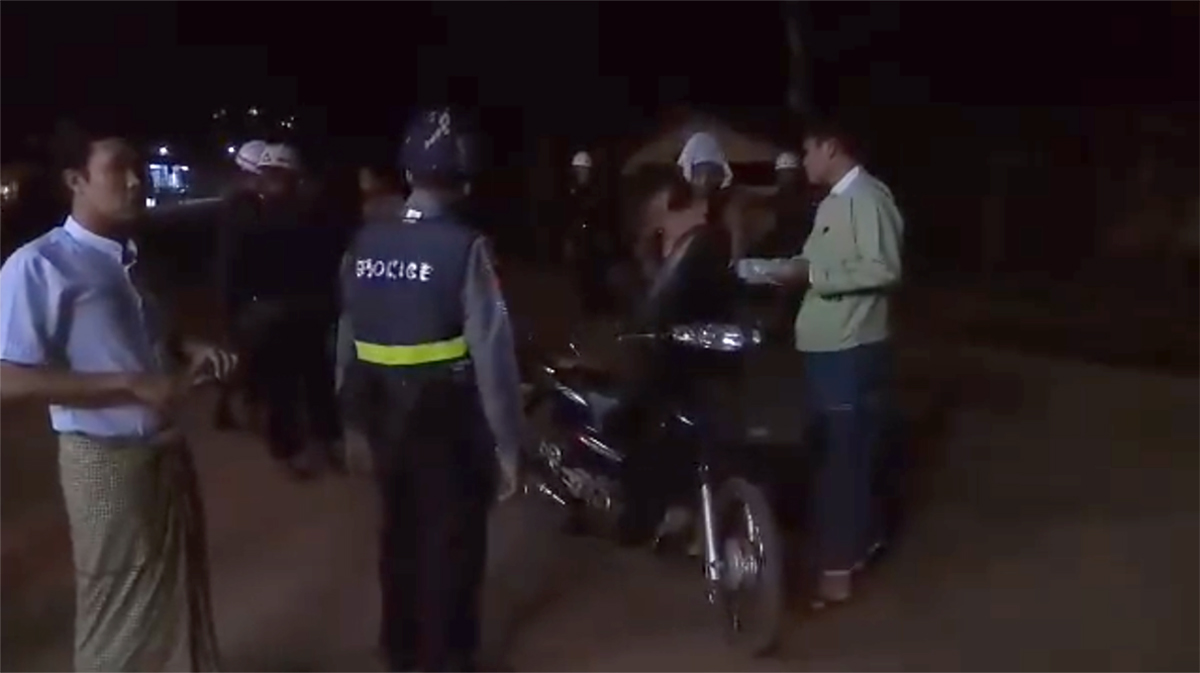 ရေးမြို့၌ ဆိုင်ကယ်အိတ်ဇောပိုက်တပ်ဆင်မောင်းနှင်သူများကို အရေးယူ