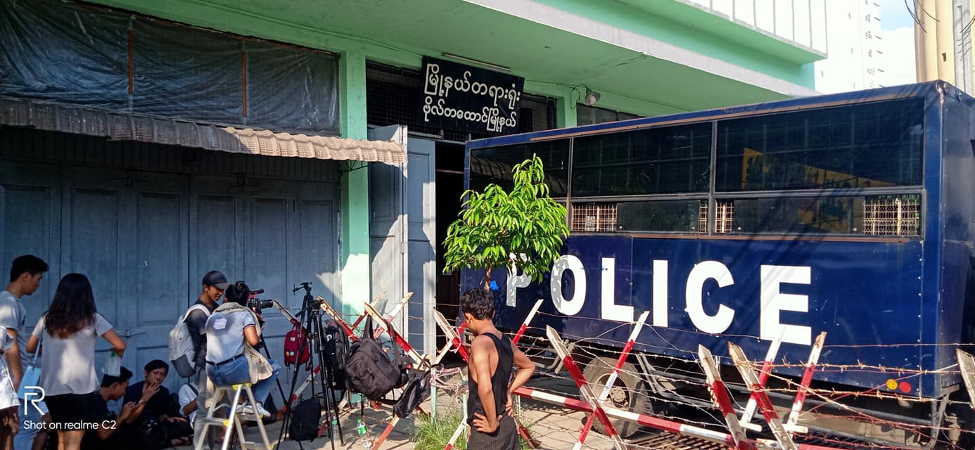 ထောင်ကျနေသည့် ဒေါင်းတို့မျိုးဆက်သံချပ်အဖွဲ့ဝင်များကို ထောင်ဒဏ် ၁ နှစ်ထပ်မံချမှတ်