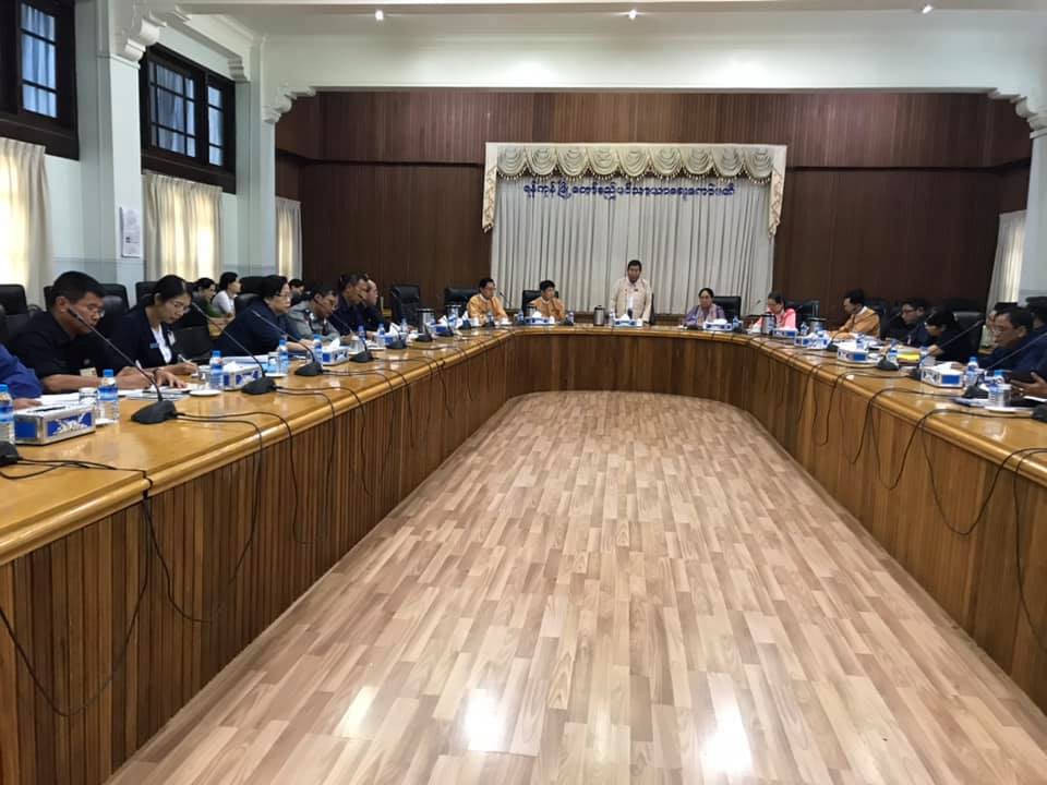 လမ်းဘေးဈေးသည်များက ပြန်လည်ခုခံ အန္တရာယ်ပြုနေဟု ရန်ကုန်စည်ပင်ပြော