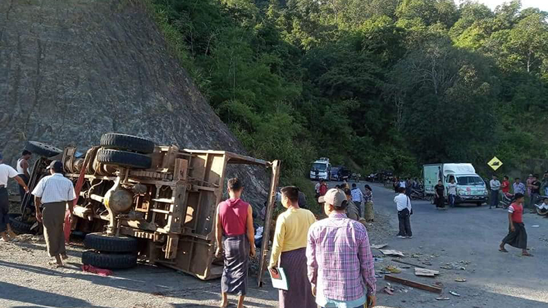 ကျောမြို့အနီးတွင် ယာဉ်တိမ်းမှောက်၊ လူ ၆ ဦး သေဆုံး