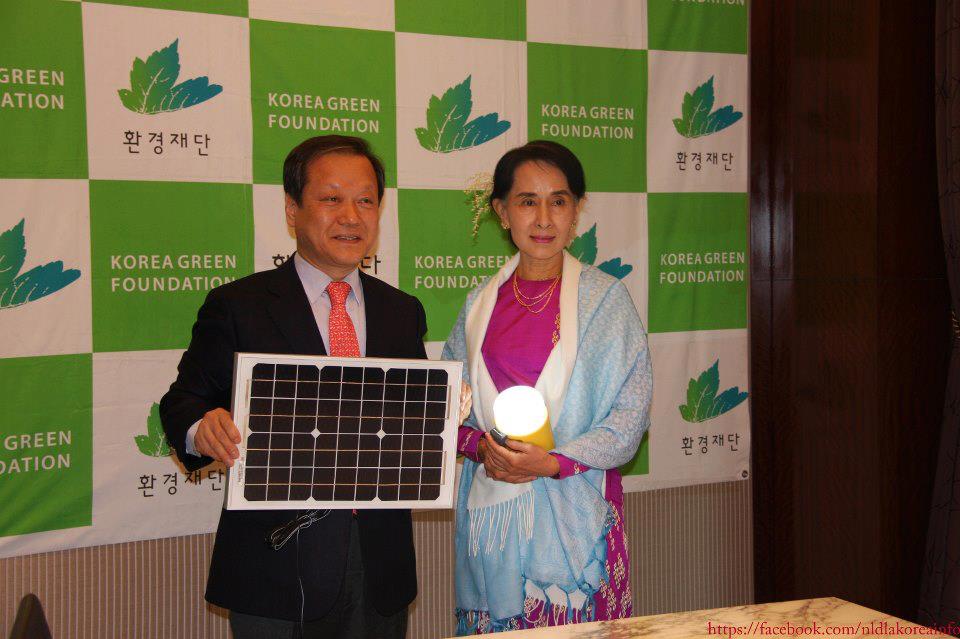 Green Foundation က ဘက္ထရီမီးထြန္းစက္ ၁၀၀၀ လႉ