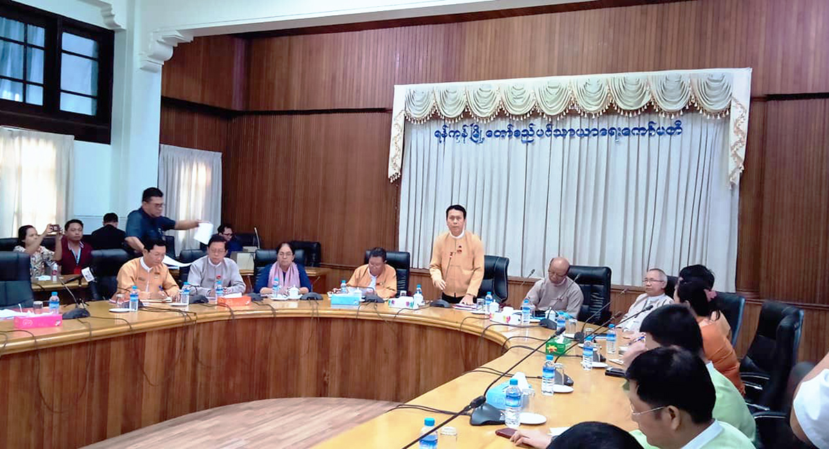 စည်ပင်ပိုင်ဈေးများ နိုင်ငံအတွက် ထိုက်သင့်သည့်ဝင်ငွေမရဟု ဦးဖြိုးမင်းသိန်းပြော