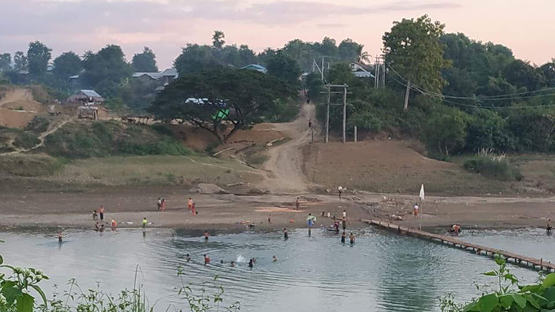 မြစ်သာမြစ်အတွင်း ဖြတ်တောက်ခံထားရသည့် ပုပ်ပွ လက်တစုံတွေ့ရှိ