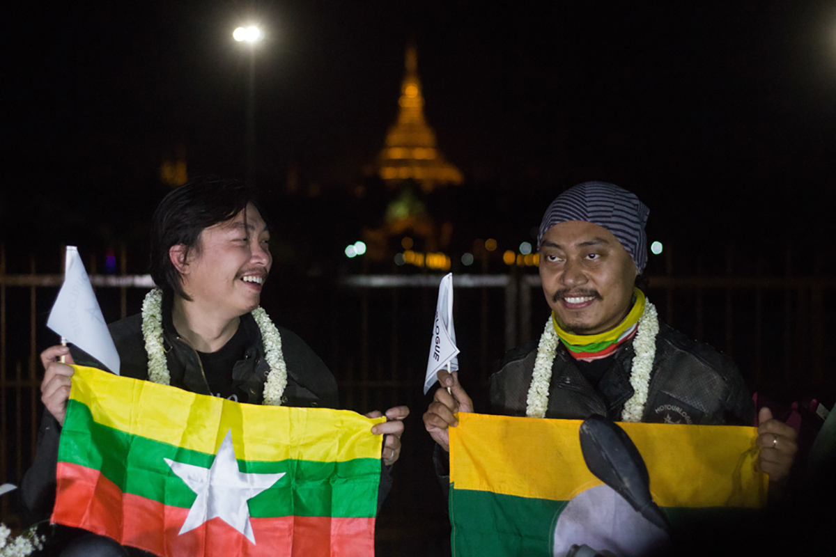 ဆိုင်ကယ်ဖြင့် ၆ လကြာ ကမ္ဘာပတ်ခဲ့သည့် မြန်မာ ၂ ဦး အမိနိုင်ငံ ပြန်ရောက် (ဓာတ်ပုံ)