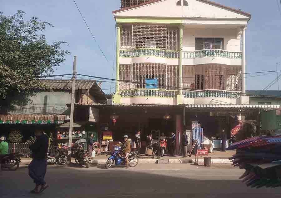 တာချီလိတ်မြို့တွင် ငွေလဲဆိုင်ကို သေနတ်ထောက်ကာ ငွေလုယက် (ဓာတ်ပုံသတင်း)