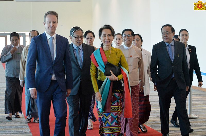 ICJ တွင် တရားစွဲဆိုထားမှု တုံ့ပြန်ရန် ဒေါ်အောင်ဆန်းစုကြည် နယ်သာလန်သို့ ထွက်ခွာ