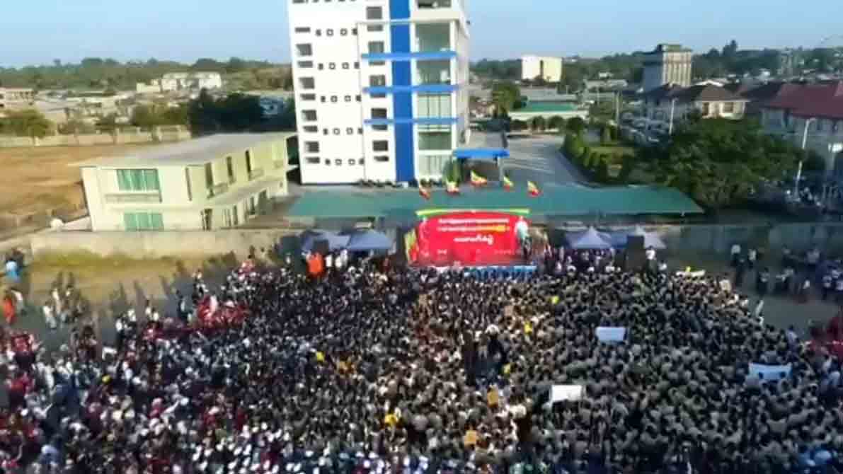 မြိတ်မြို့က နိုင်ငံတော်အတိုင်ပင်ခံပုဂ္ဂိုလ် ထောက်ခံပွဲ လူအင်အား သောင်းချီပါဝင်ဆင်နွှဲ 