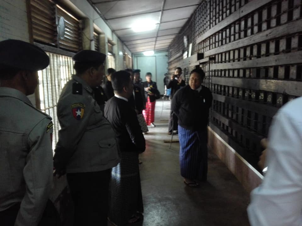 မွန်တရားလွှတ်တော် တရားသူကြီး ရေးမြို့မရဲစခန်းကို သွားရောက်စစ်ဆေး (ဓာတ်ပုံ)
