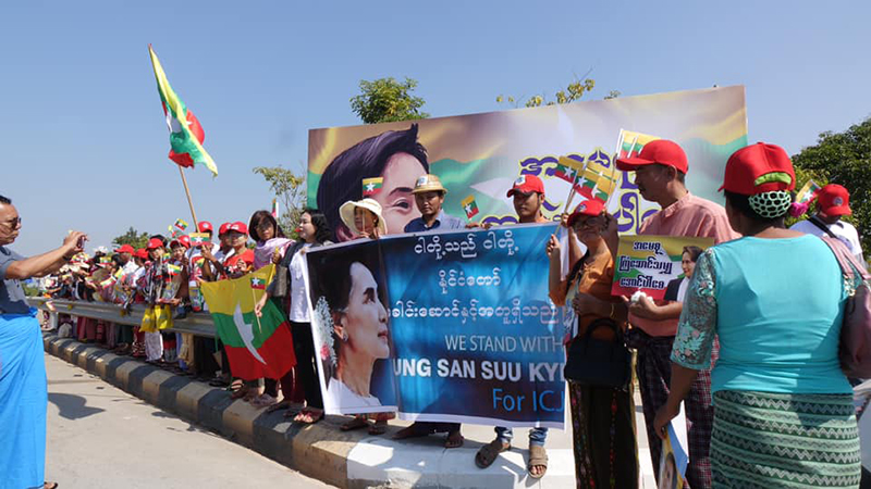 နယ်သာလန်မှ ပြန်ရောက်လာသည့် ဒေါ်အောင်ဆန်းစုကြည်အား ကြိုဆိုထောက်ခံ