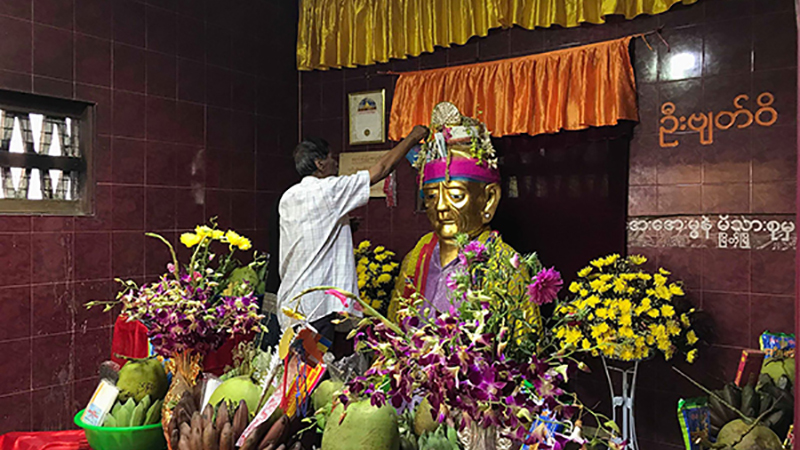 ရာဇဝင်ထဲက ဗျတ်ဝိ၊ ဗျတ္တကို ယုံကြည်ဆည်းကပ်ကြတဲ့ သထုံဒေသခံများ (ဓာတ်ပုံ)