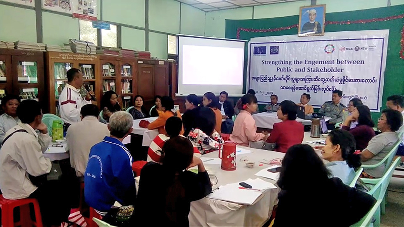 ပြည်သူများ ရုံးကြောက်စိတ် ဖယ်ရှားပေးရန် အဖြူရောင်ကမ်းလက်အဖွဲ့ ကူညီပေးနေ