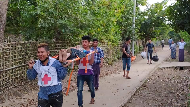သောင်းဒရားကျေးရွာမှ ပိတ်မိနေသည့် သက်ကြီးရွယ်အို ၃၀ ကို ကယ်ထုတ်