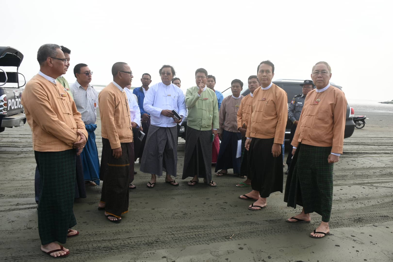 ဆယ်အိမ်တန်း ကမ်းခြေနှင့် လက်ခုပ်ကုန်းကမ်းခြေ ပြန်လည်ပြုပြင်မည်