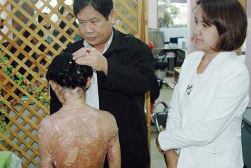 နွိပ္စက္ခံရသည့္ ကရင္မိန္းကေလးကုိ ျမန္မာအစိုးရ ကူညီမည္