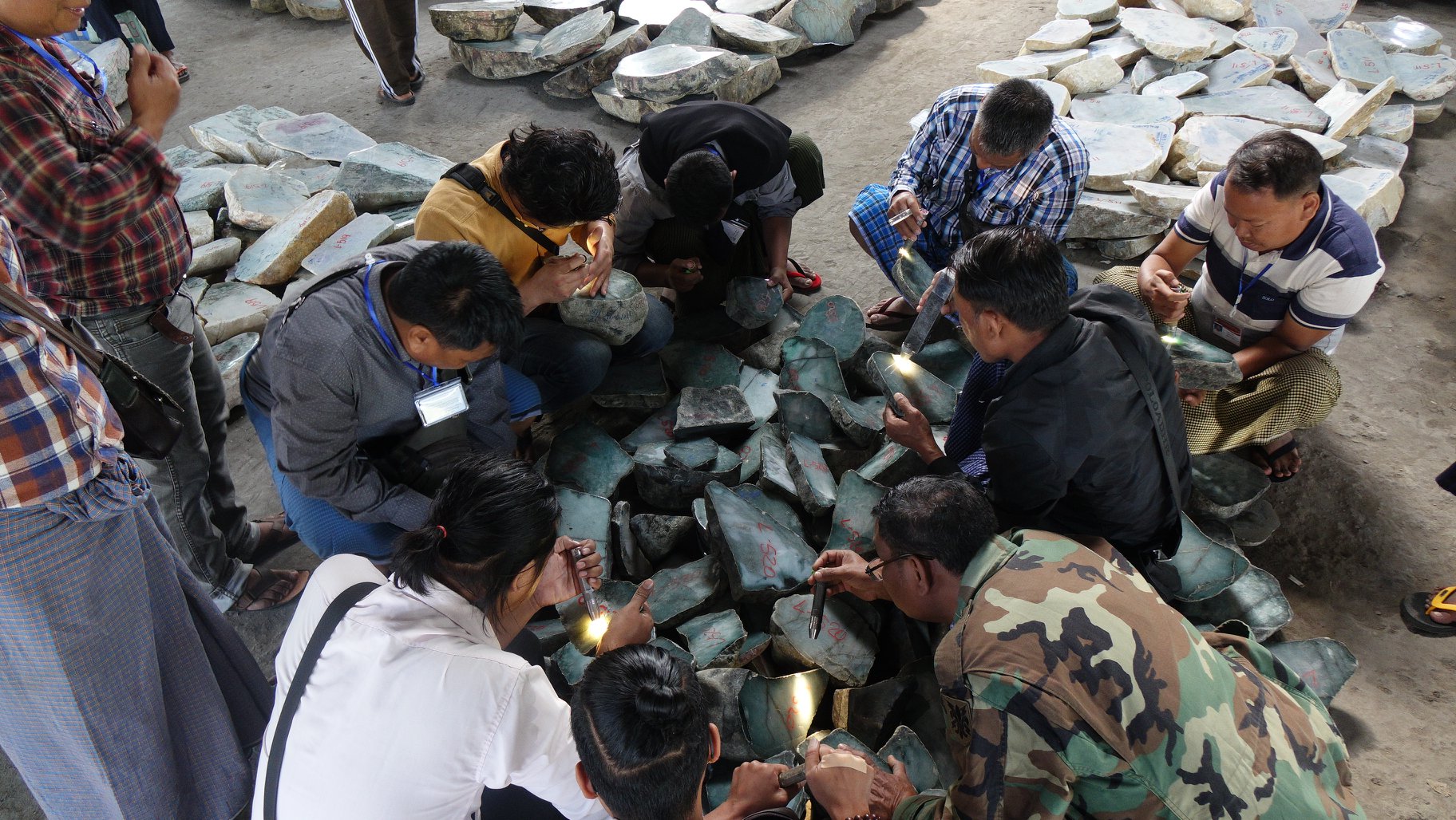 ကျောက်မျက် ကျောက်စိမ်းပွဲပြုလုပ်၊ ကျပ်သန်း ၄ သောင်းခန့် ရောင်းချနိုင်မည်ဟု မျှော်မှန်း