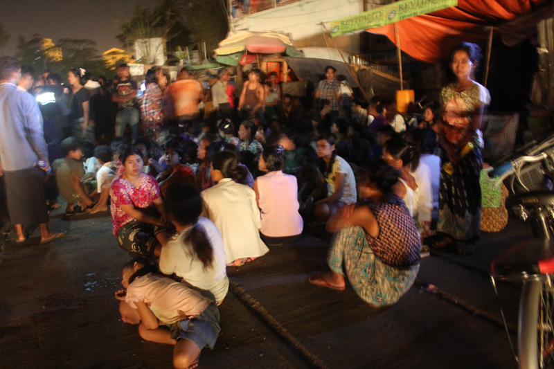 အလုံသေဘၤာက်င္း၀န္ထမ္းမ်ား ေျပာင္းေ႐ြွႊ့စရိတ္လုံေလာက္စြာရ႐ွိေရး ဆနၵျပ