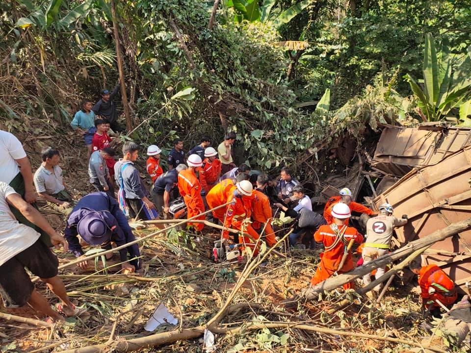 မြဝတီ-ကော့ကရိတ်အာရှလမ်းတွင် ယာဉ်တိုက်မှုကြောင့် ၁၈ ဦးသေ၊ ၃၄ ဦး ဒဏ်ရာရ