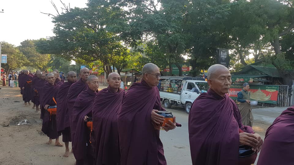အမေ့နေ့အထိမ်းအမှတ် သံဃာအပါး ၁၀၀ ကျော် ဆွမ်းလောင်းလှူပွဲ ပုံရိပ်များ