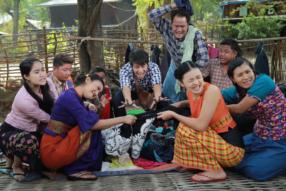 ခန့်စည်သူ၊ ထွန်းထွန်း၊ ရွှေမှုံရတီ၊ မေကဗျာတို့ ပါဝင်သည့် ‘ရွာကျော်မိကဲ’ရုပ်ရှင်(နမူနာ)