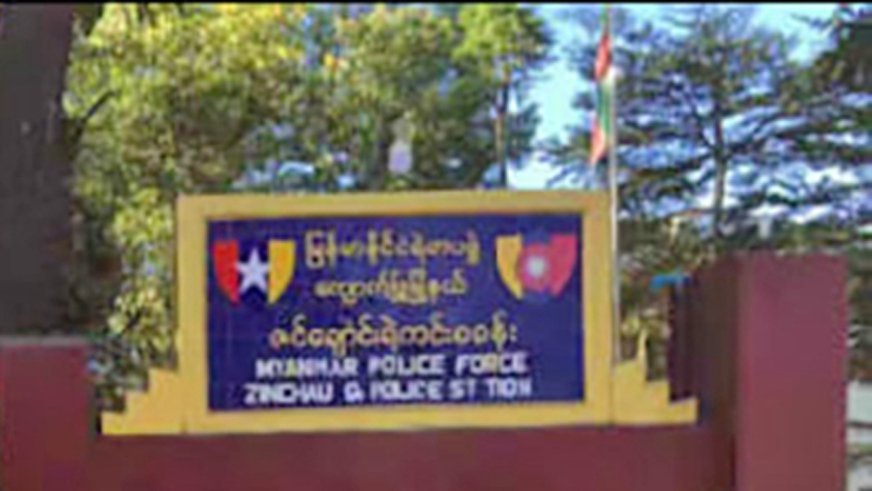 ဖမ်းဆီးခေါ်ဆောင်ခံရသည့် လမ်းခင်းလုပ်သား ၃ ဦးထဲမှ ၂ ဦး ပြန်လွတ်လာ