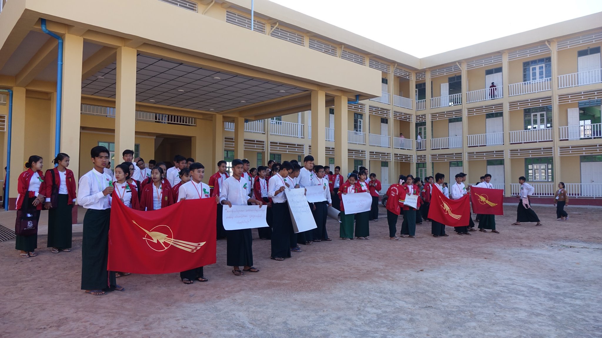 လွိုင်ကော်ပညာရေးကောလိပ်တွင် ဖဲကြိုးစိမ်းကမ်ပိန်း ပြုလုပ်