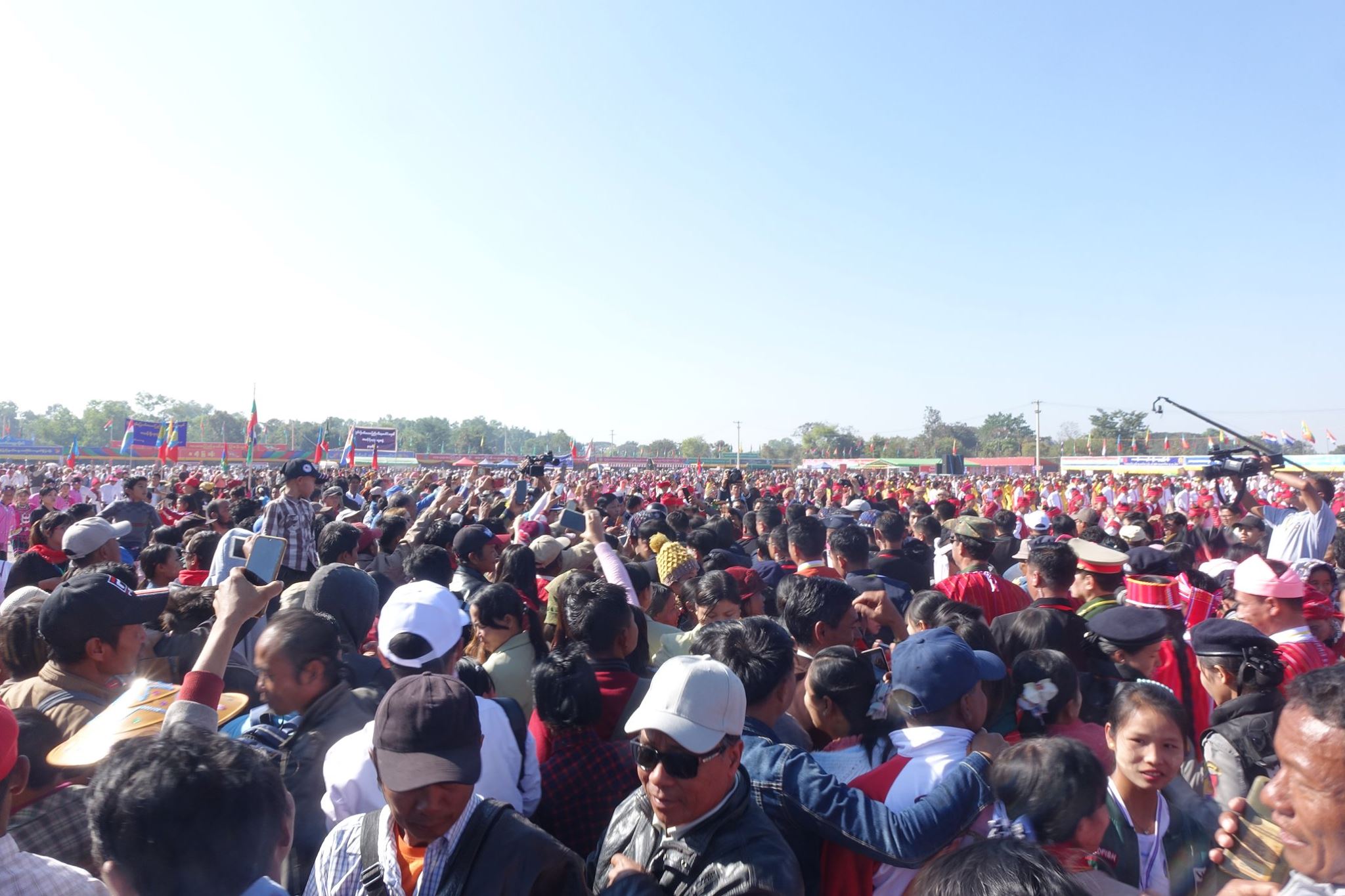 လွိုင်ကော်မြို့က ကယားပြည်နယ်နေ့ပွဲတော် ပုံရိပ်များ