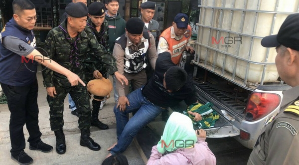 မဲဆောက်တွင် ရေတင်ကားအောက်သိုဝှက်သယ်ဆောင်လာသည့် မြန်မာ ၆ ဦး အဖမ်းခံရ