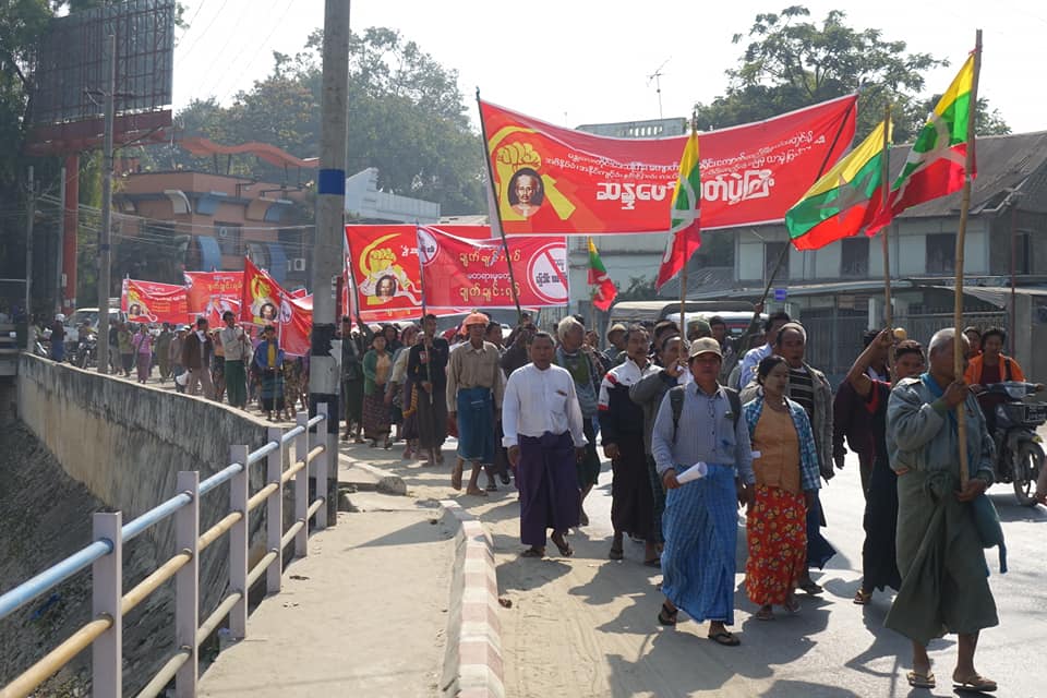 ကျောက်ဆည်မြို့ စက်မူဇုန်နယ်မြေက မြေသိမ်းခံတောင်သူများဆန္ဒပြ
